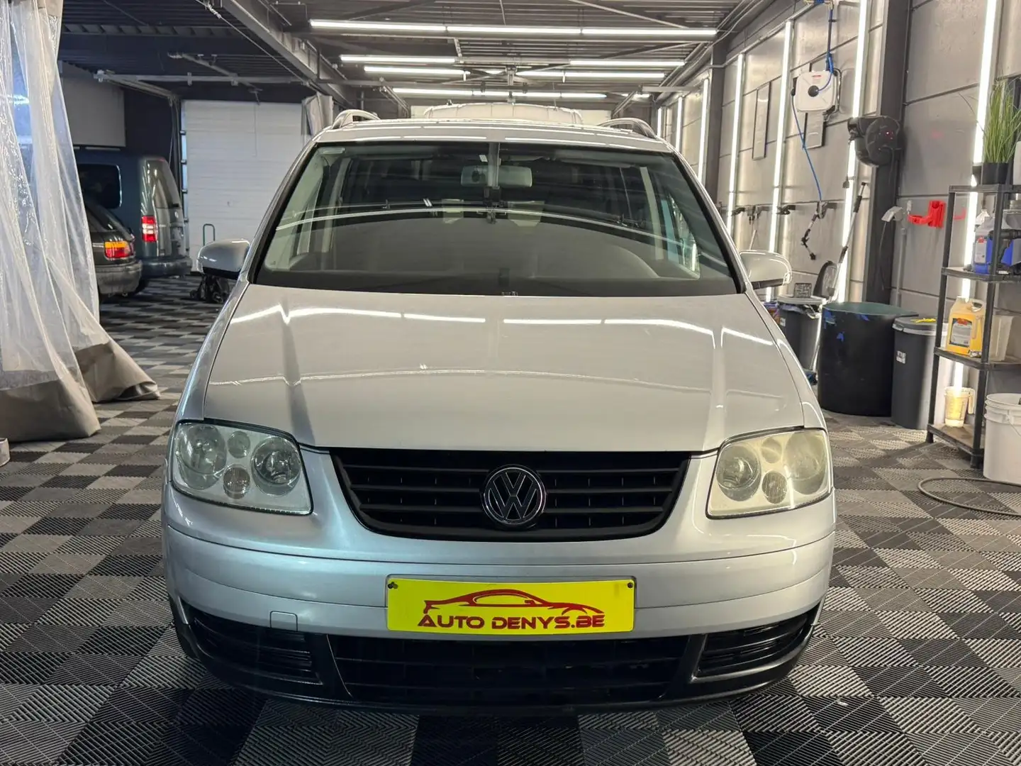 Volkswagen Touran 1.6I 261.500Km Bj. 2004 Grijs - 2