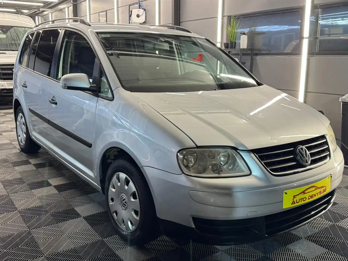 Volkswagen Touran 1.6I 261.500Km Bj. 2004 Grijs - 1
