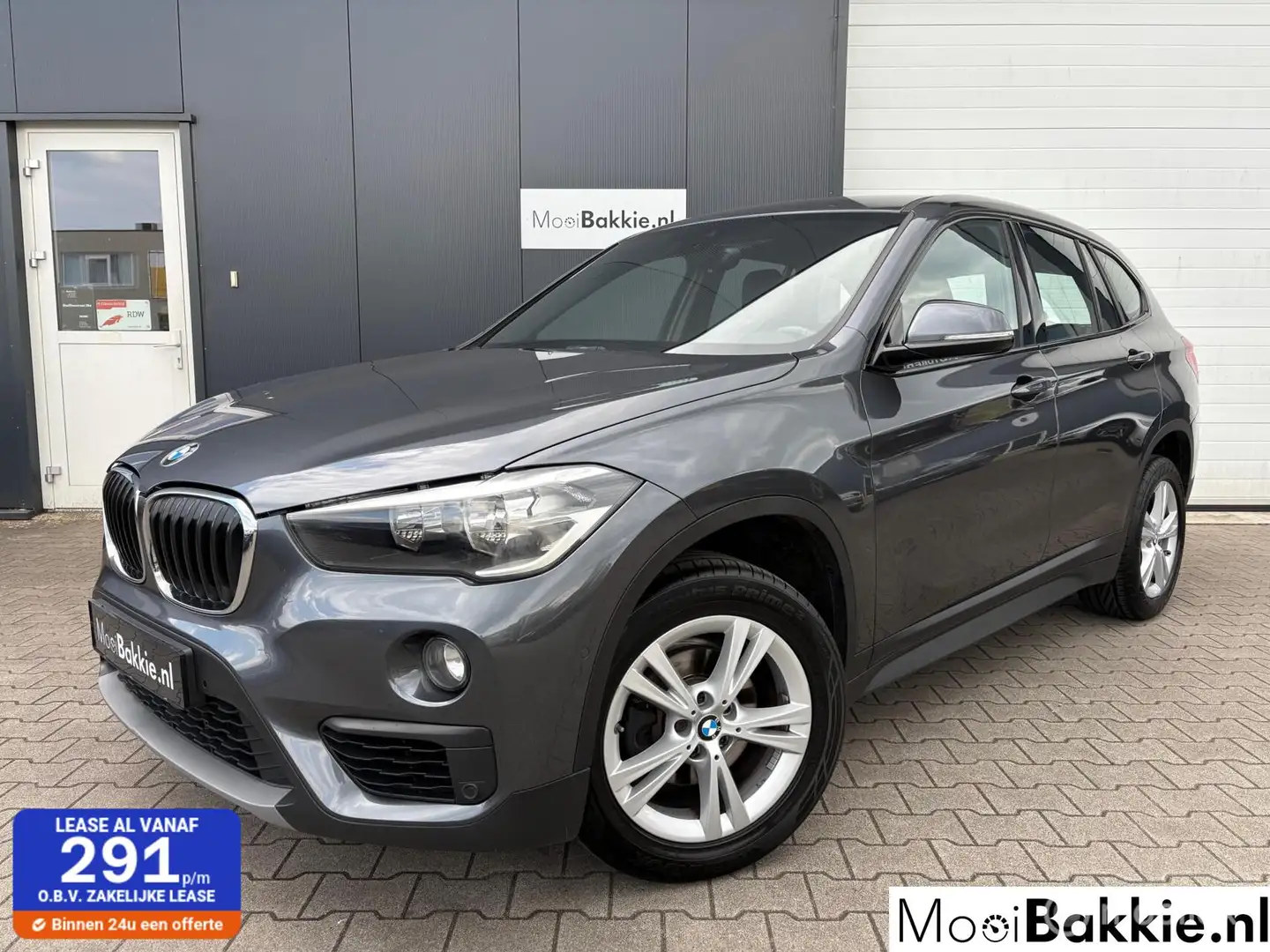 BMW X1 sDrive16d High Exec. Leder / HUD / Elek. achterkle Grijs - 1