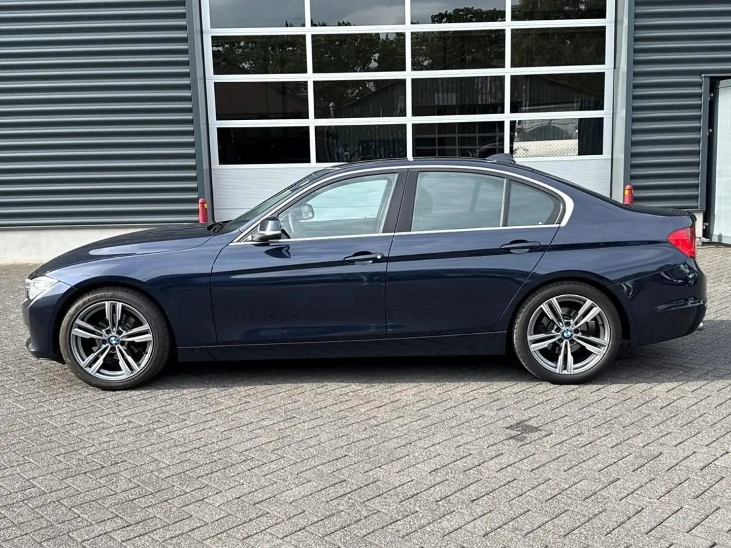 BMW 320 3-serie 320i EfficientDynamics Edition Executive, Blauw - 2