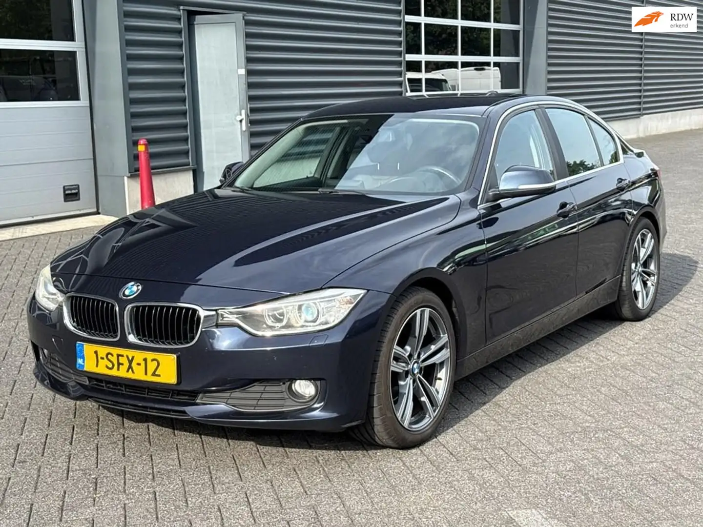 BMW 320 3-serie 320i EfficientDynamics Edition Executive, Blauw - 1