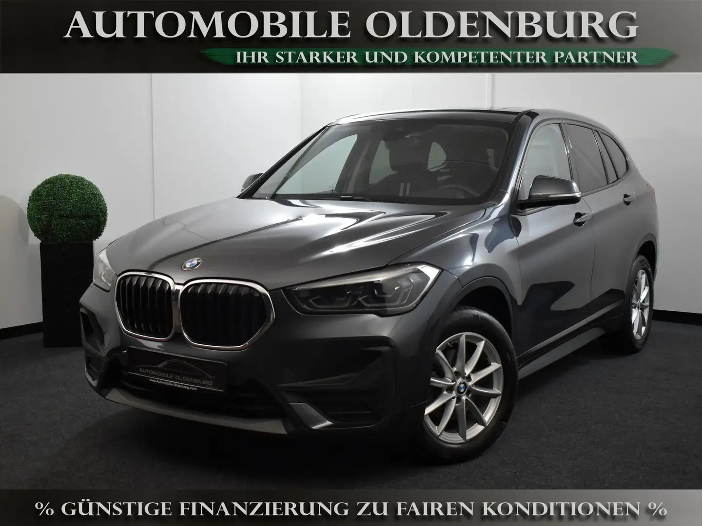 BMW X1 xDrive 18d Advantage *AHK*Pano*DrivAss+*KeyGo Grau - 1