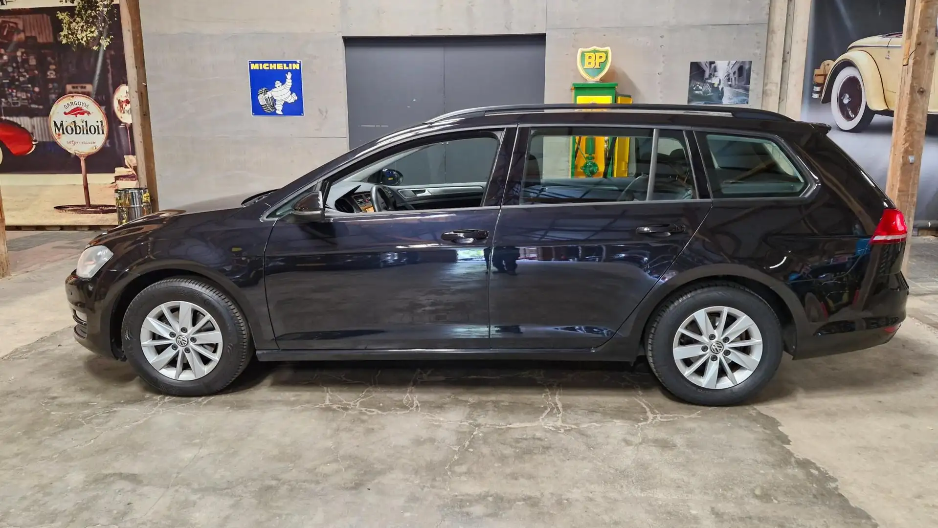 Volkswagen Golf Variant 1.2 TSI Trendline 105PK | Rijklaarprijs | Clima | Zwart - 2