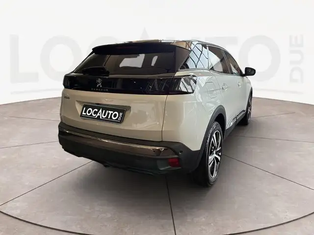 Peugeot 3008 view 4