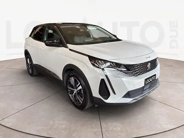 Peugeot 3008 view 3