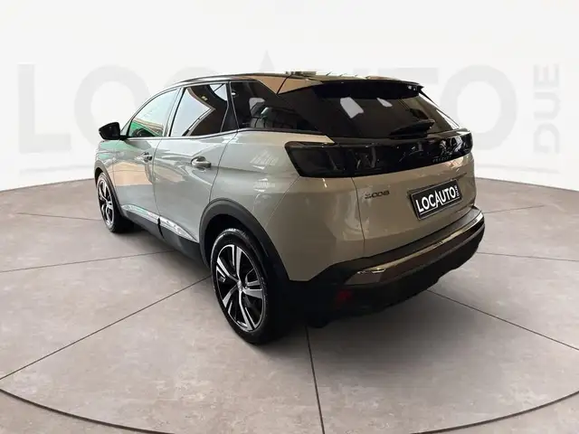 Peugeot 3008 view 5