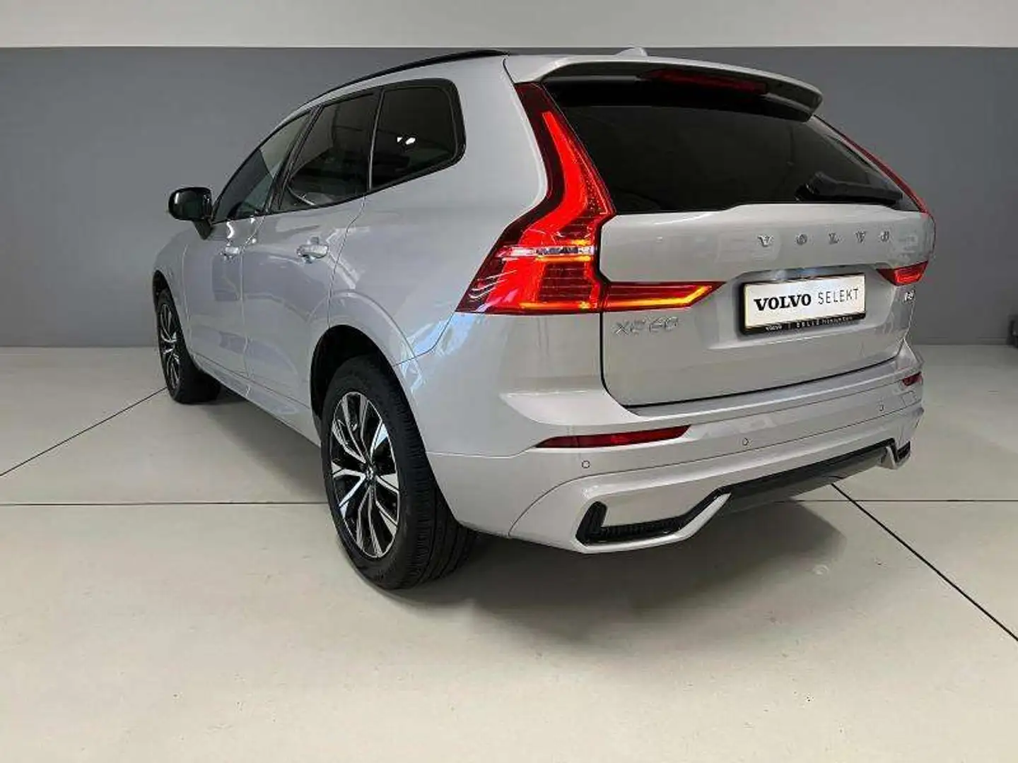 Volvo XC60 Plus Dark Gris - 2