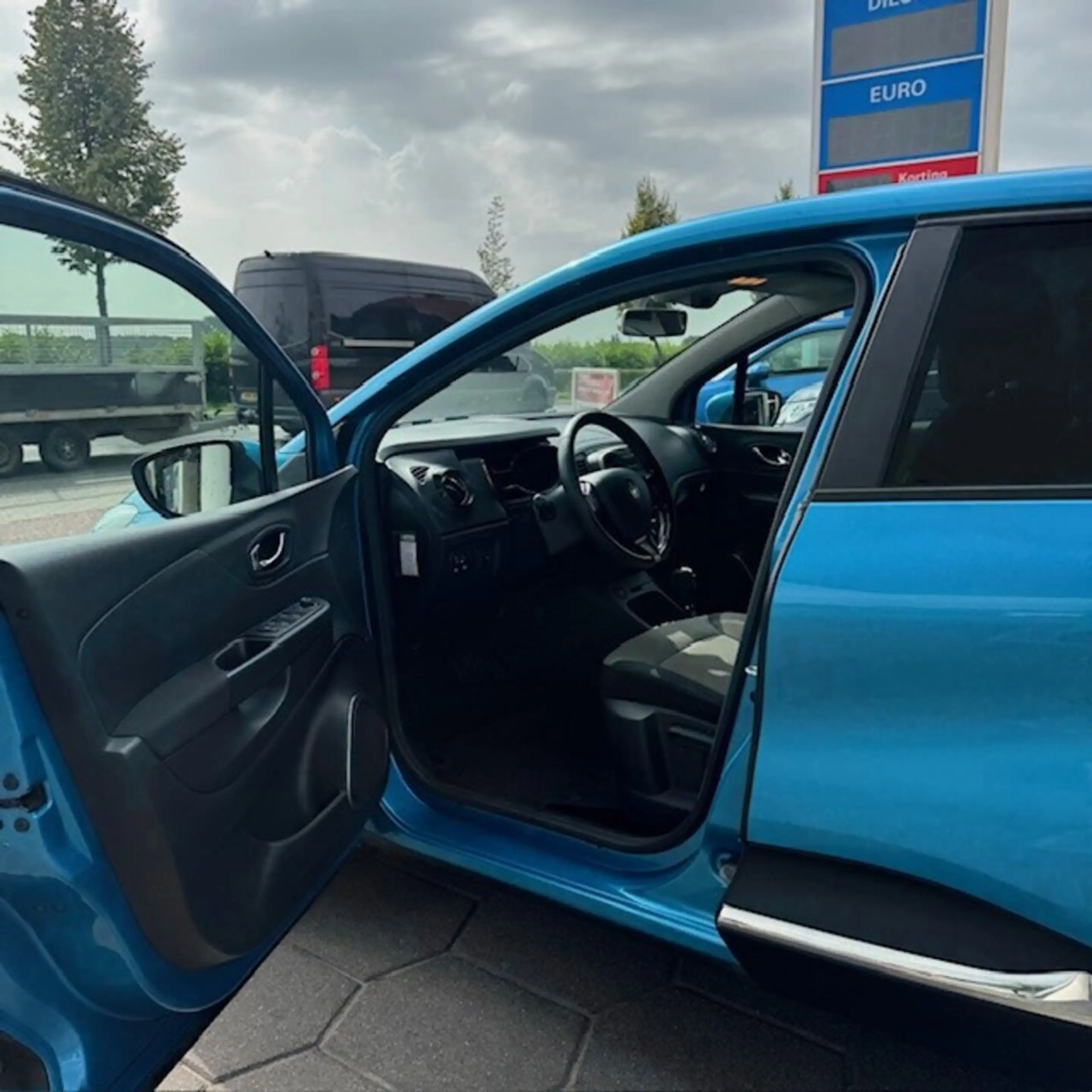 Renault Captur 1.2 TCe Expression — photo 8