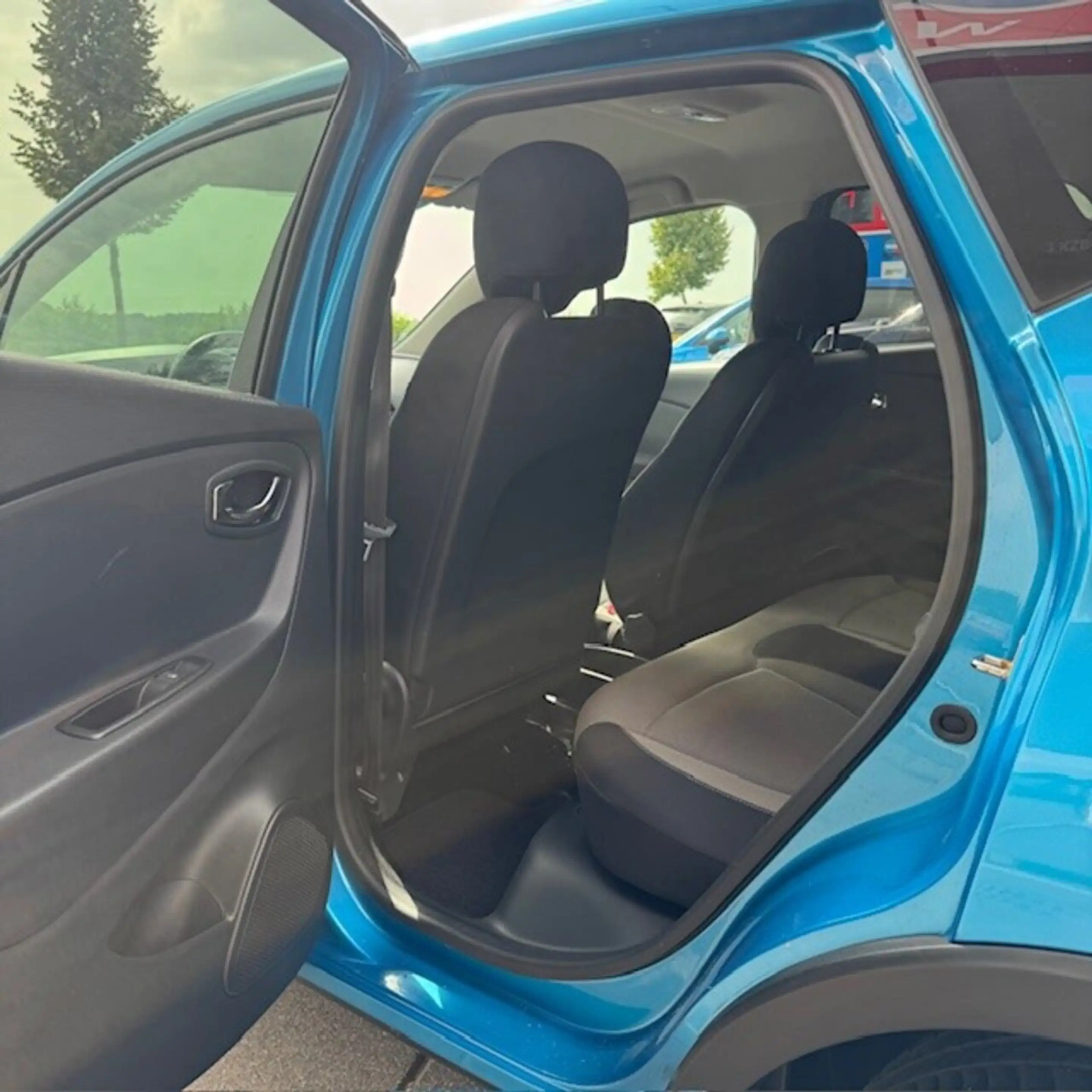 Renault Captur 1.2 TCe Expression — photo 7