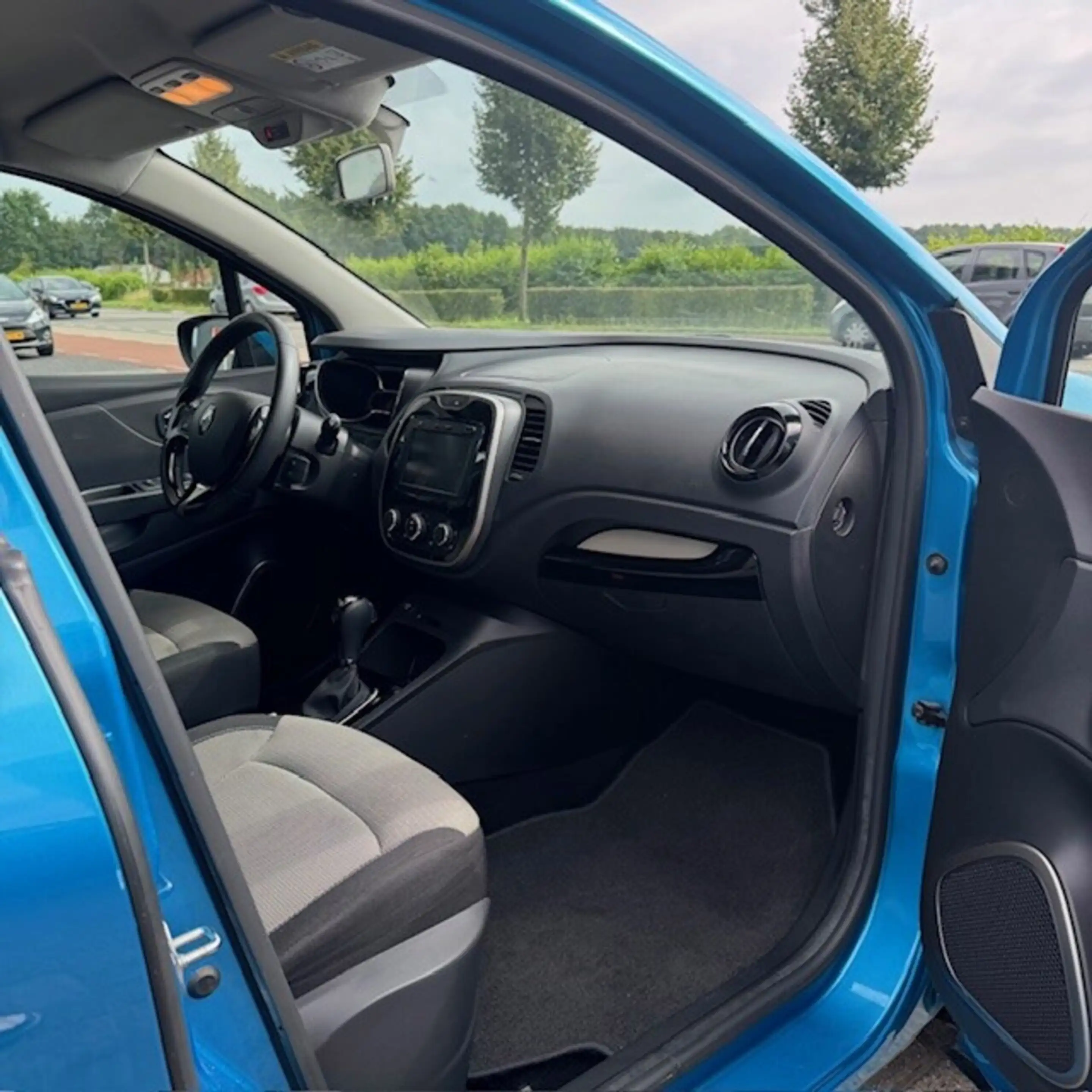 Renault Captur 1.2 TCe Expression — photo 5