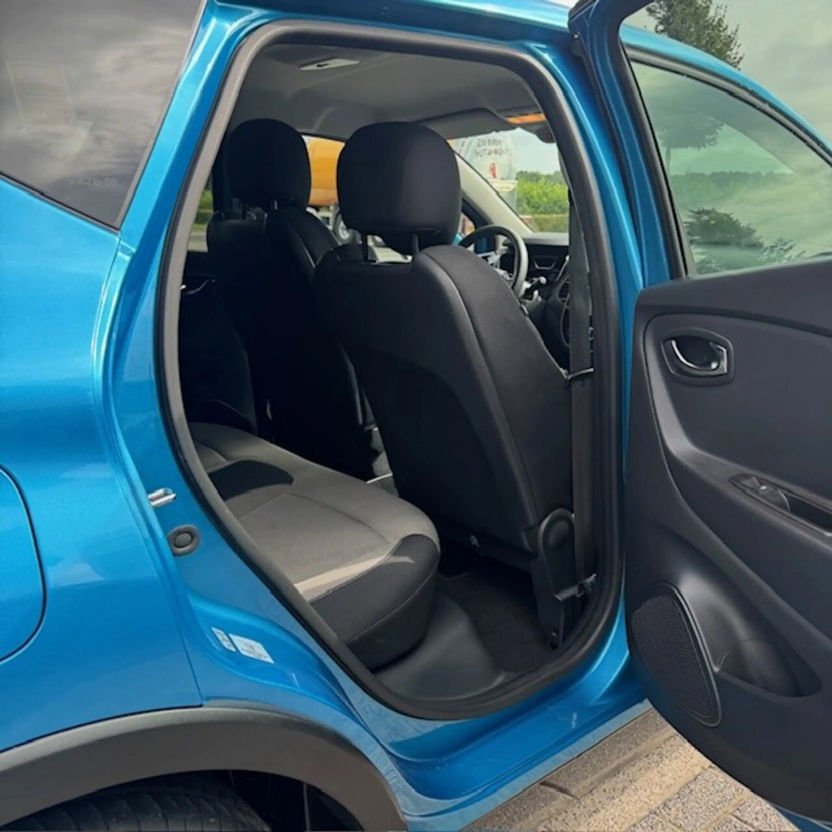 Renault Captur 1.2 TCe Expression — photo 6