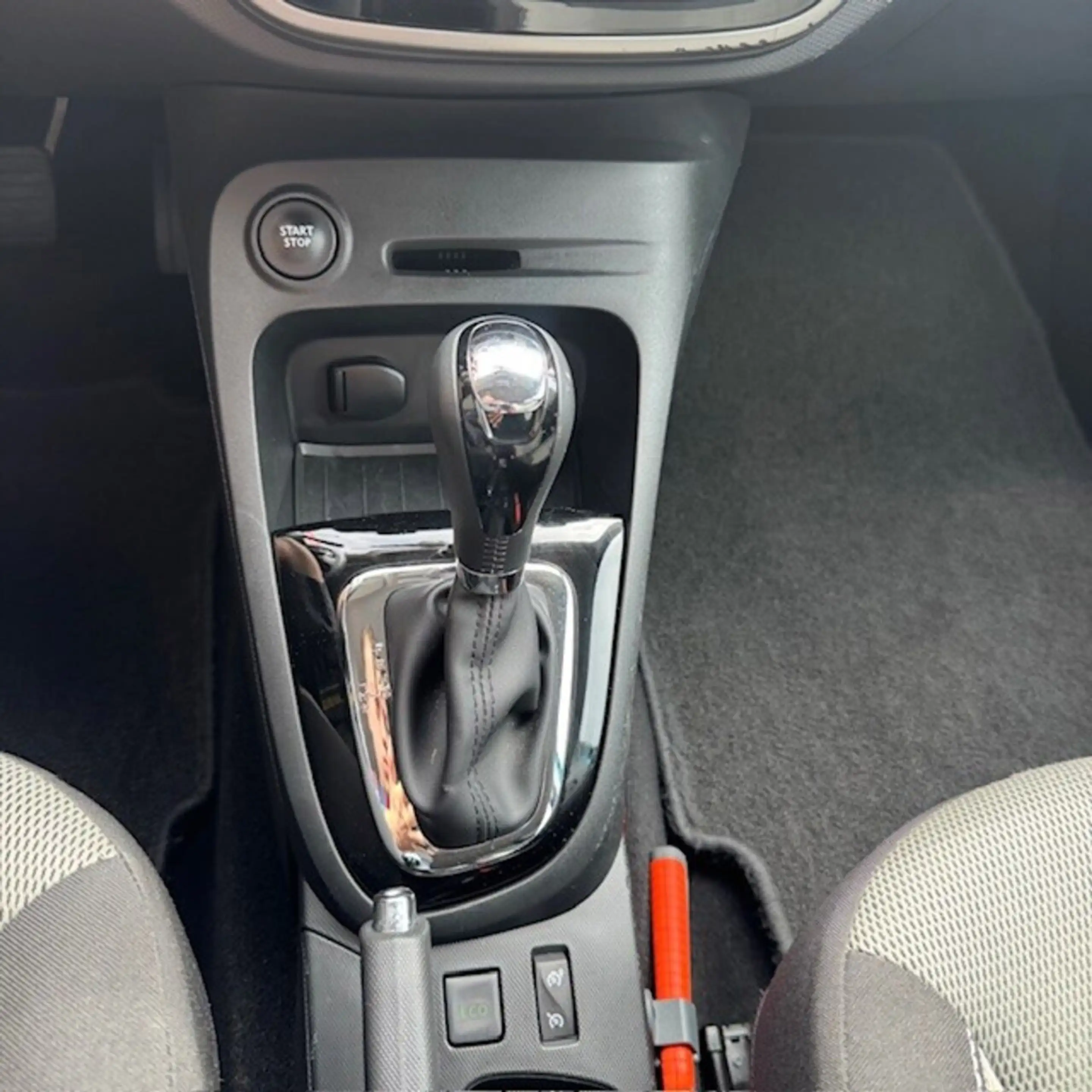 Renault Captur 1.2 TCe Expression — photo 10