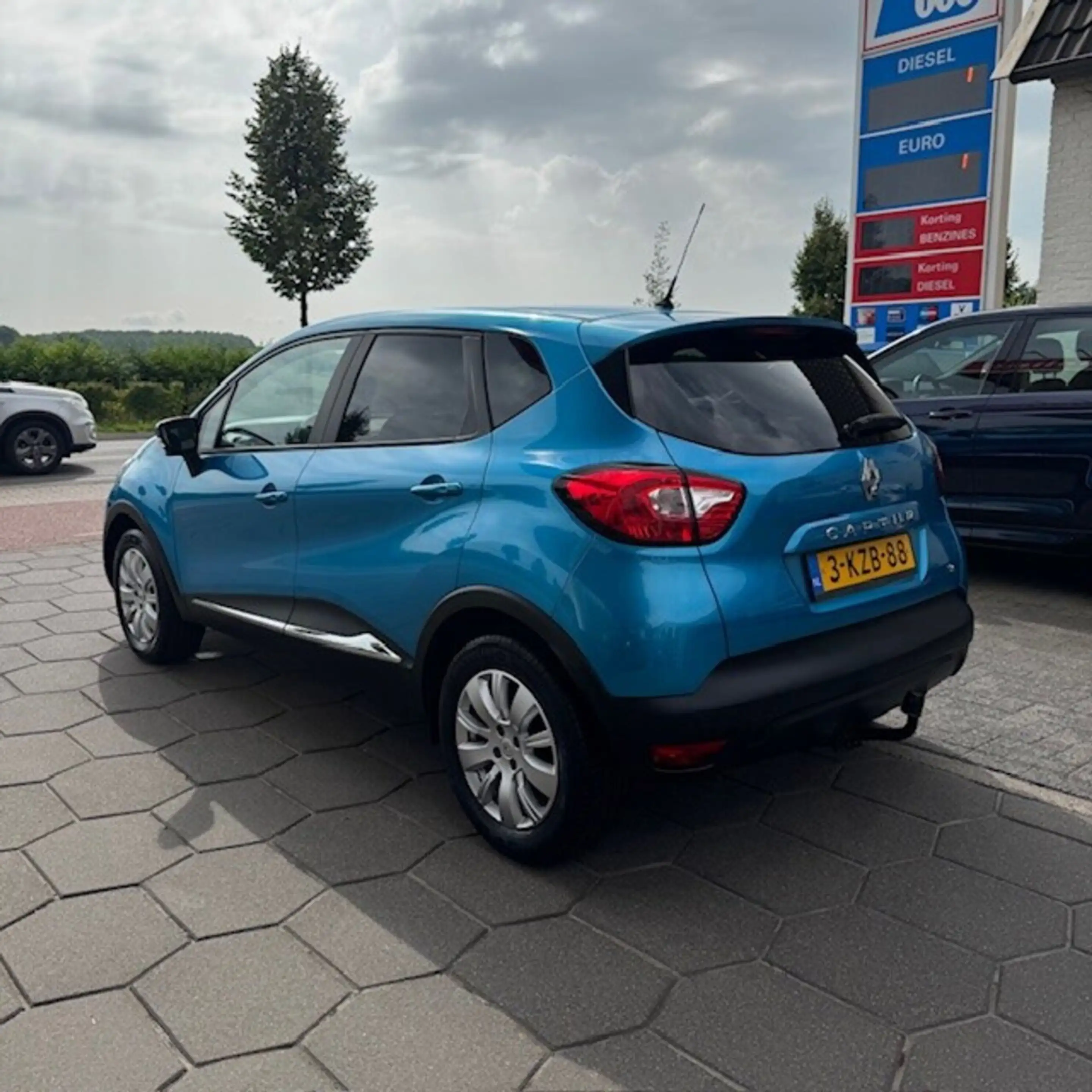 Renault Captur 1.2 TCe Expression — photo 3