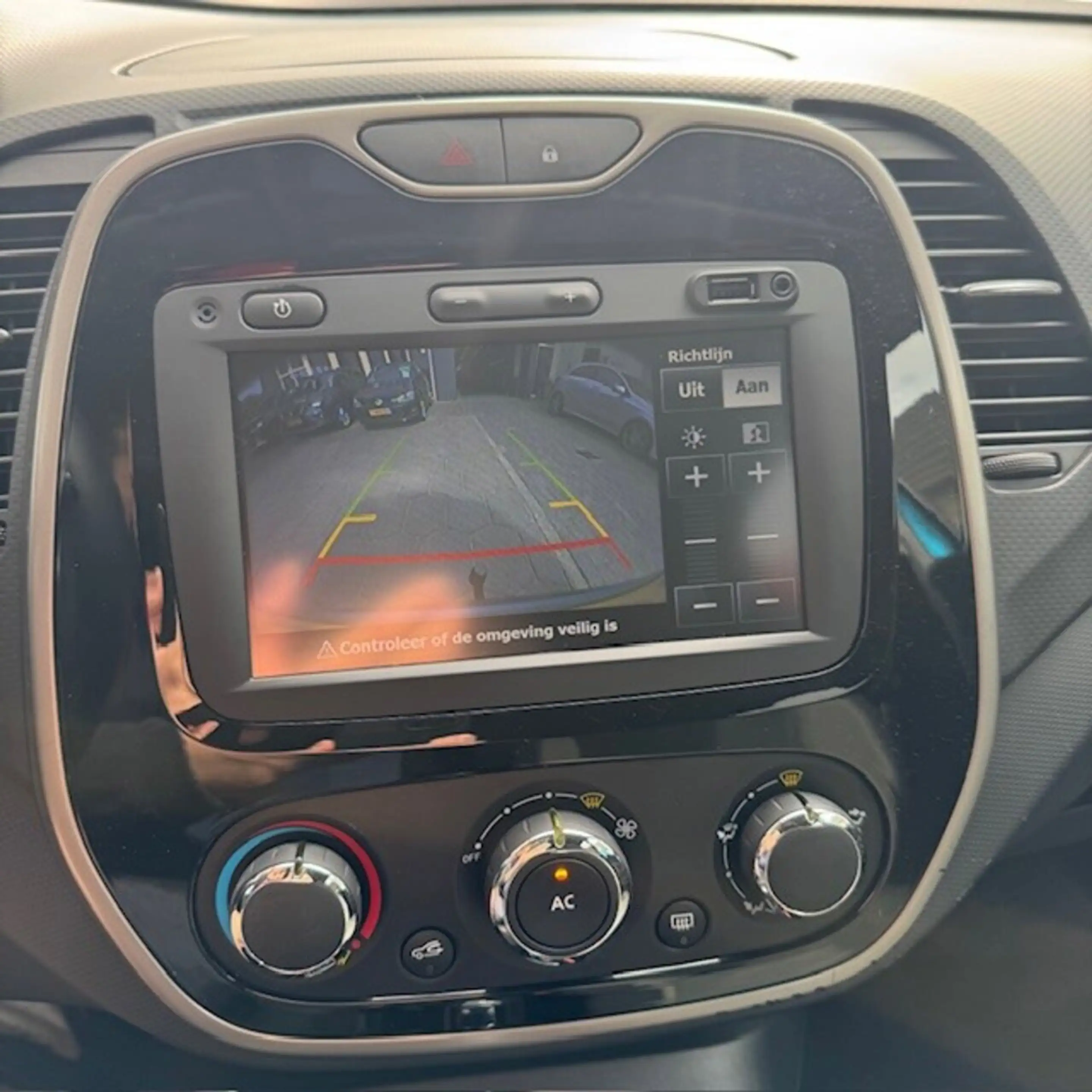 Renault Captur 1.2 TCe Expression — photo 9