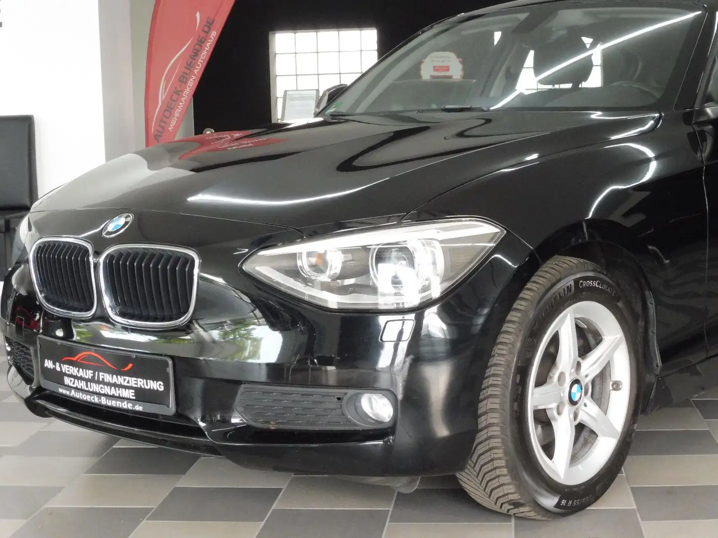 BMW 116 i Aut/Bi-Xenon/Einparkhilfe/LM Schwarz - 1