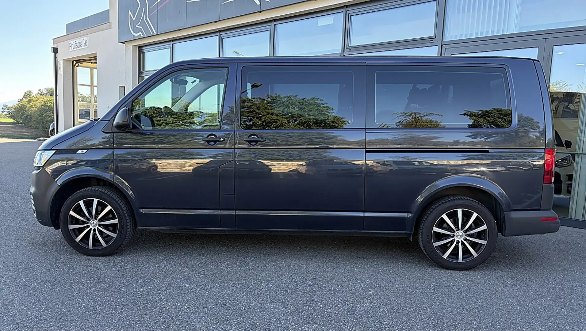 Volkswagen T6 Kombi LR 2,0 TDI Blau - 2