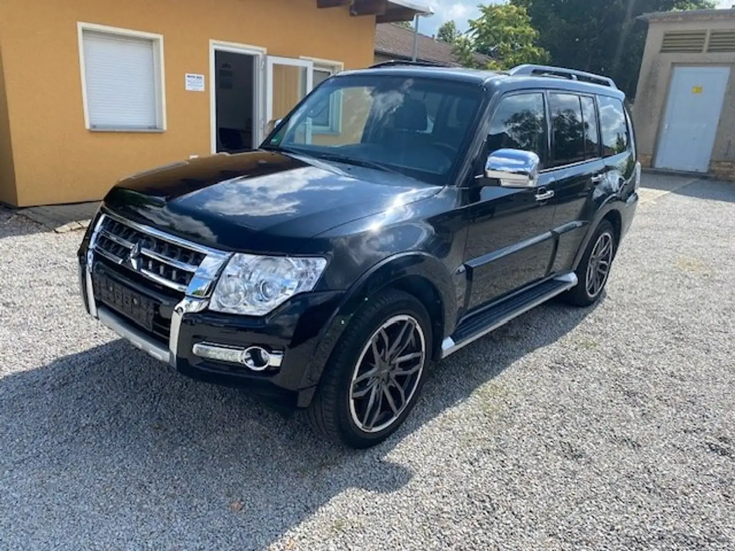 Mitsubishi Pajero 3.2 DI-D Top (5-trg.) Negru - 1