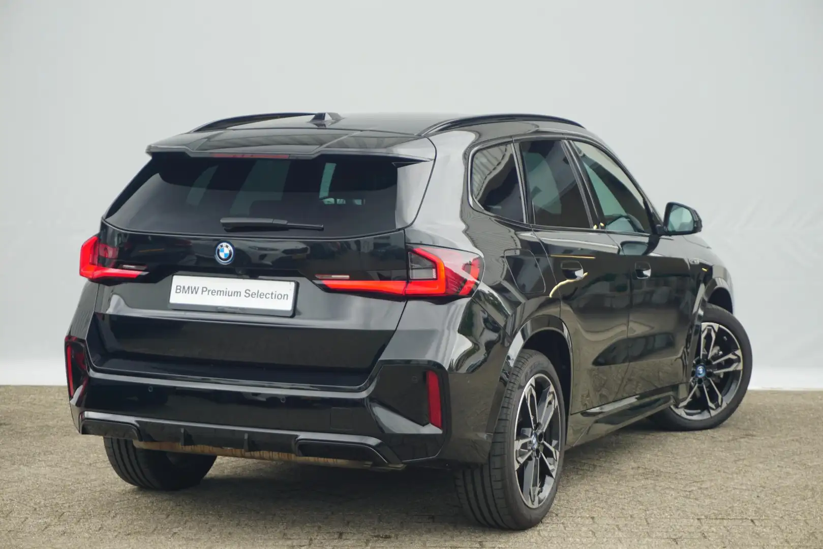BMW X1 xDrive30e M Sport | Trekhaak / Head-up / Harman Ka Noir - 2