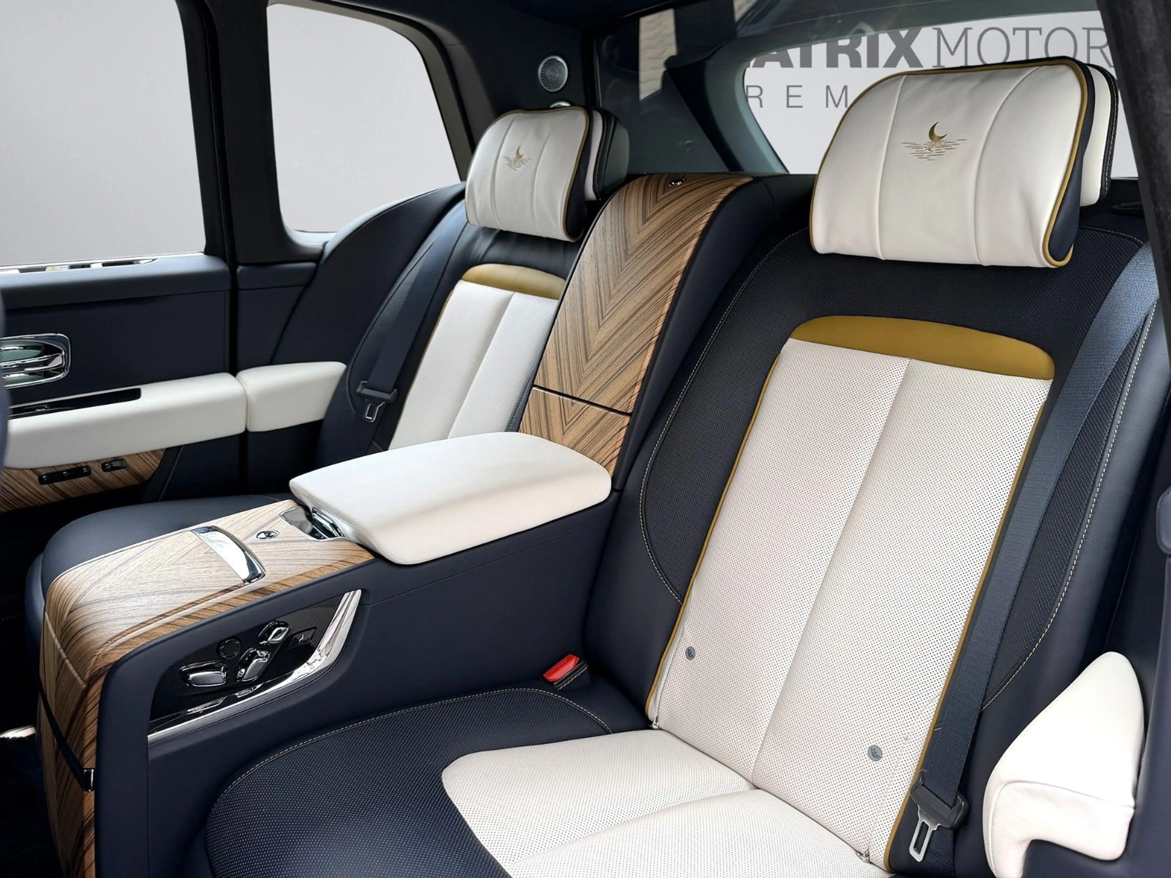 Rolls-Royce Cullinan 4 Seats Shooting Star Picnic Tables — photo 8