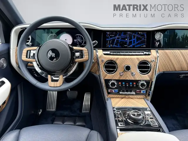 Rolls-Royce Cullinan view 3