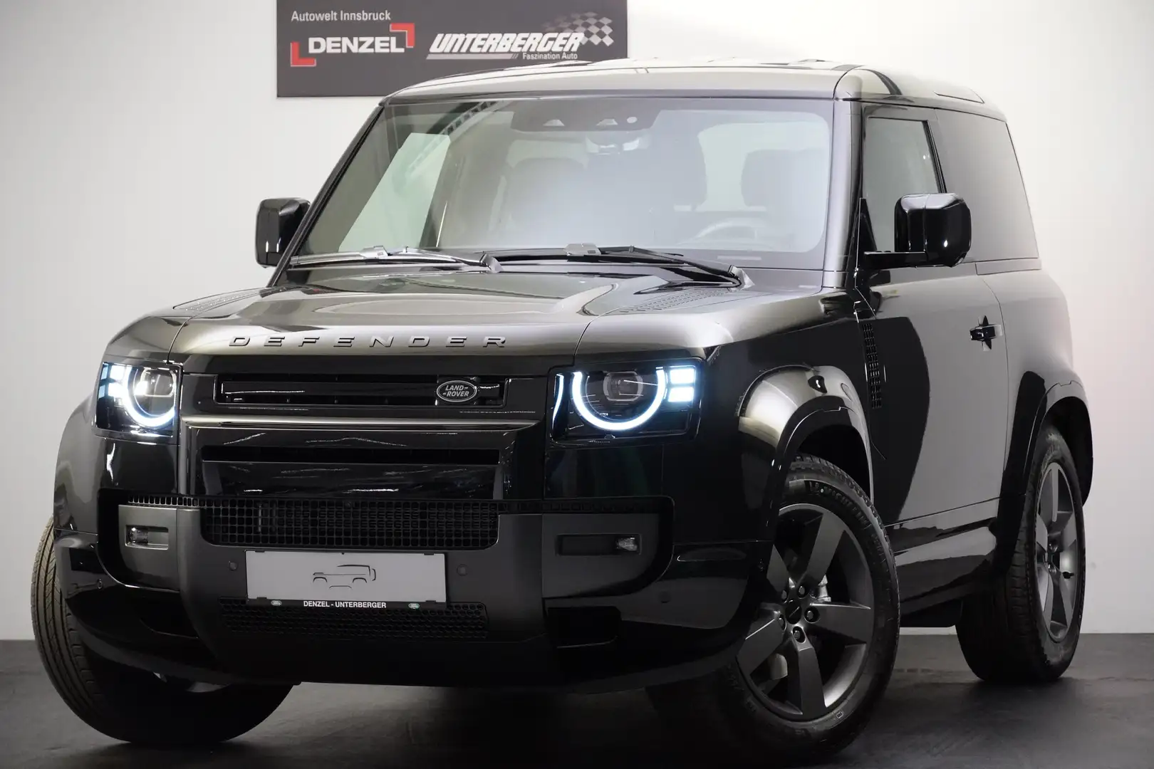 Land Rover Defender 90 3.0 X-Dynamic SE DAB AHK Schwarz - 1