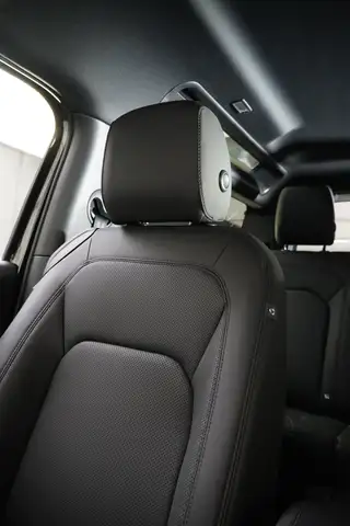 Land Rover Defender 90 3.0 X-Dynamic SE DAB AHK Ansicht 15