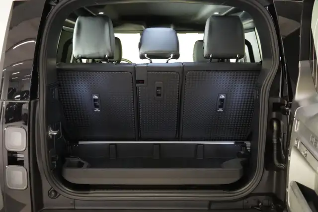 Land Rover Defender 90 3.0 X-Dynamic SE DAB AHK Ansicht 9