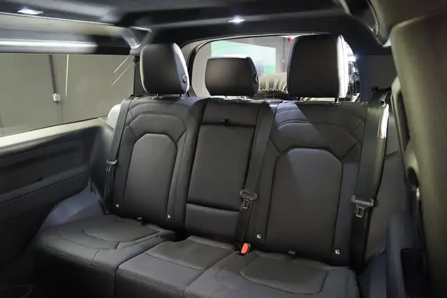 Land Rover Defender 90 3.0 X-Dynamic SE DAB AHK Ansicht 16