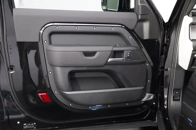 Land Rover Defender 90 3.0 X-Dynamic SE DAB AHK Ansicht 10