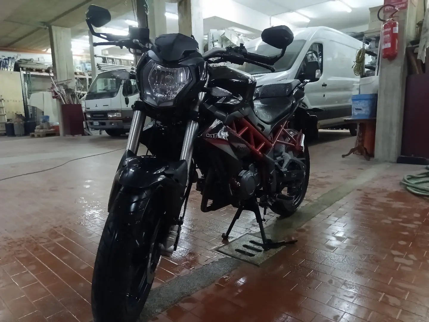 Benelli BN 125 Černá - 2