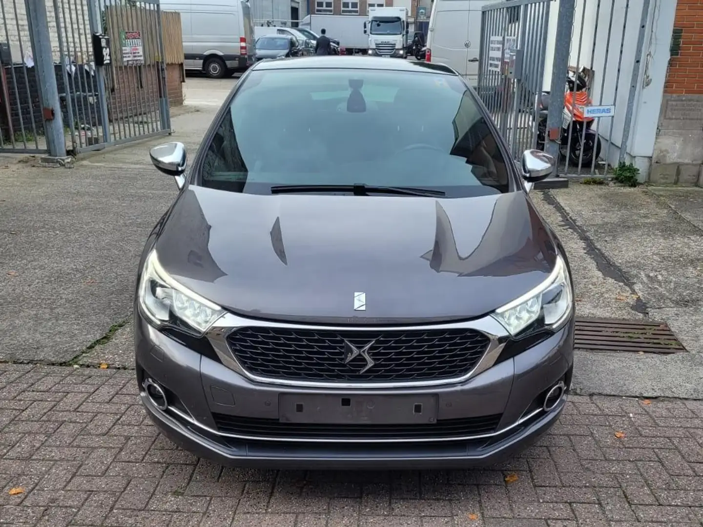 Citroen DS4 DS4 Crossback BlueHDi 120 S Grijs - 1