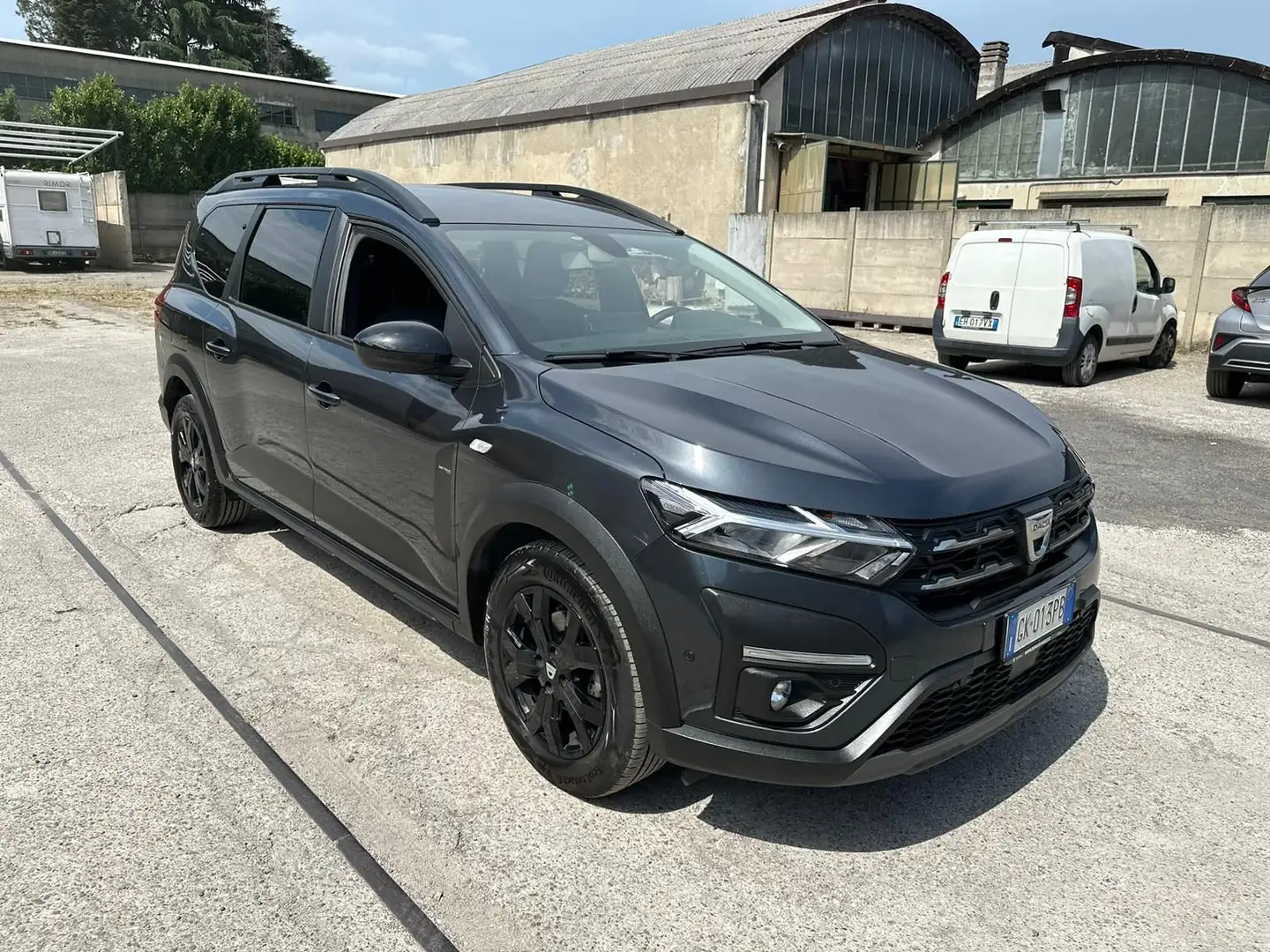 Dacia Jogger 1.0 TCe GPL 100 CV 7 posti Extreme Up Grigio - 1