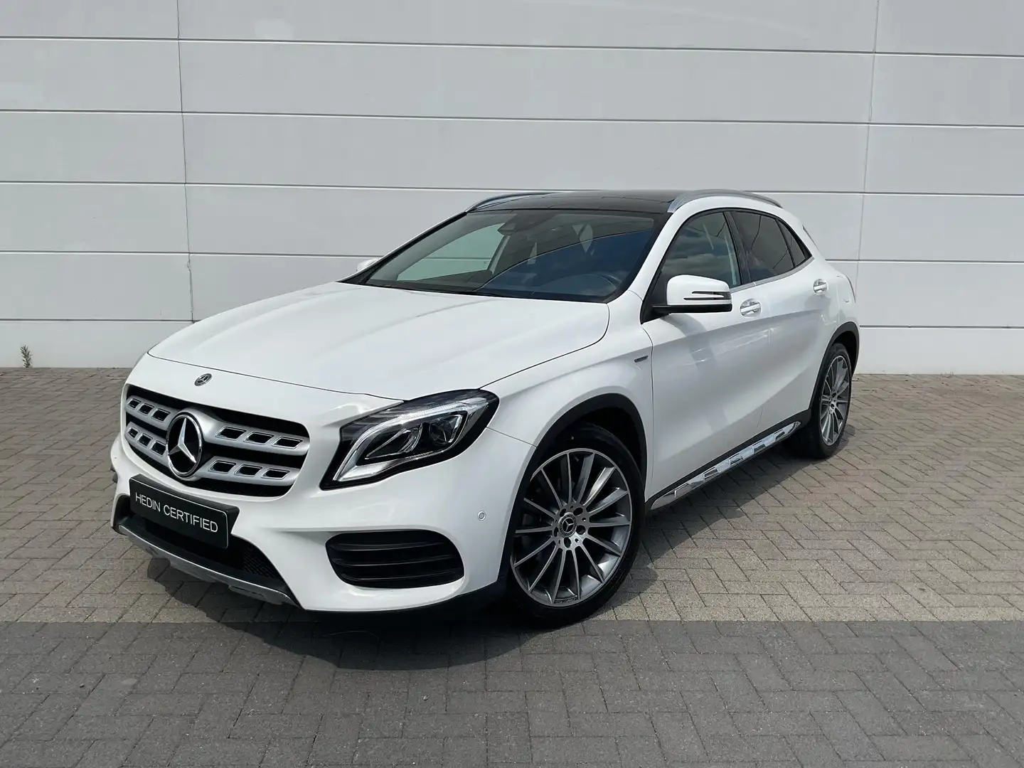 Mercedes-Benz GLA 200 - 1
