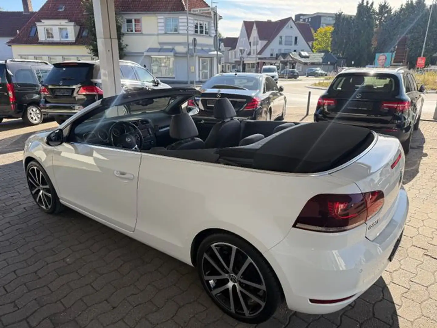 Volkswagen Golf Cabrio A. Leder Navi BI-Xenon E-Verdeck Weiß - 1