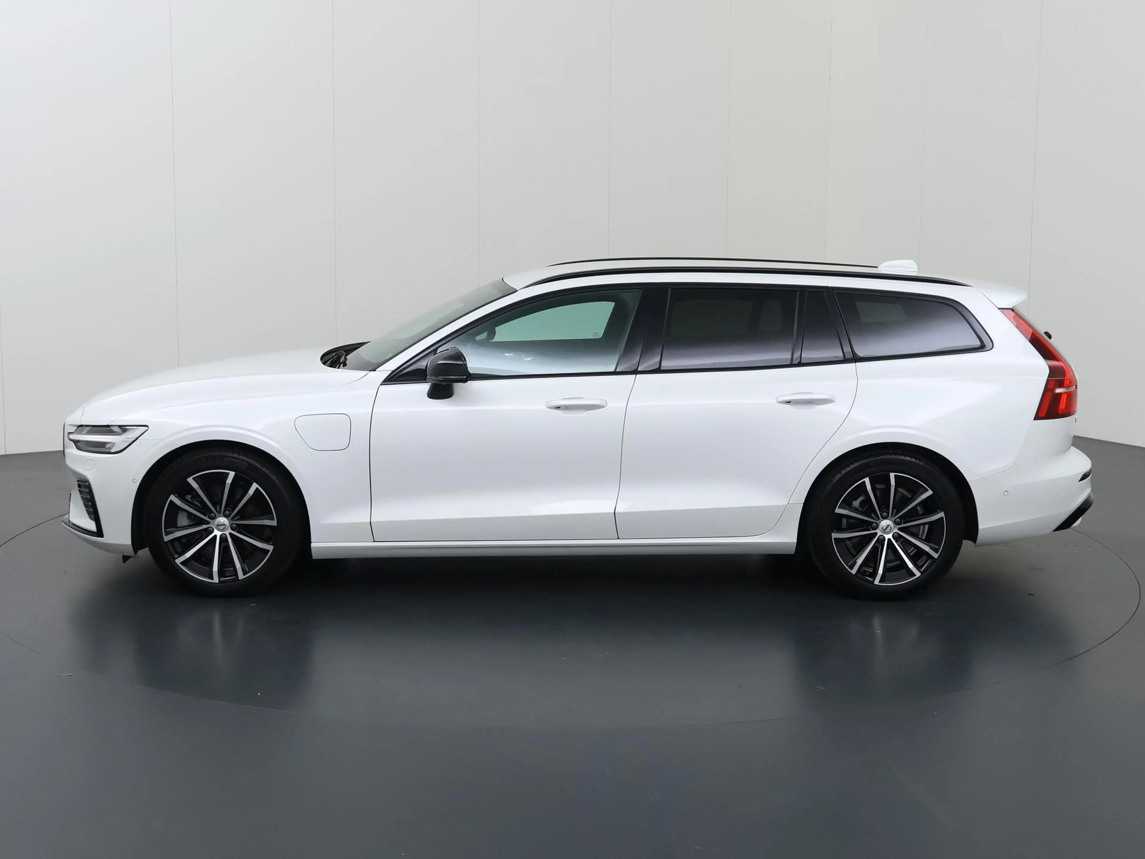 Volvo V60 2.0 T8 Plug-in hybrid AWD Plus Dark | Elektr. Trek — photo 5
