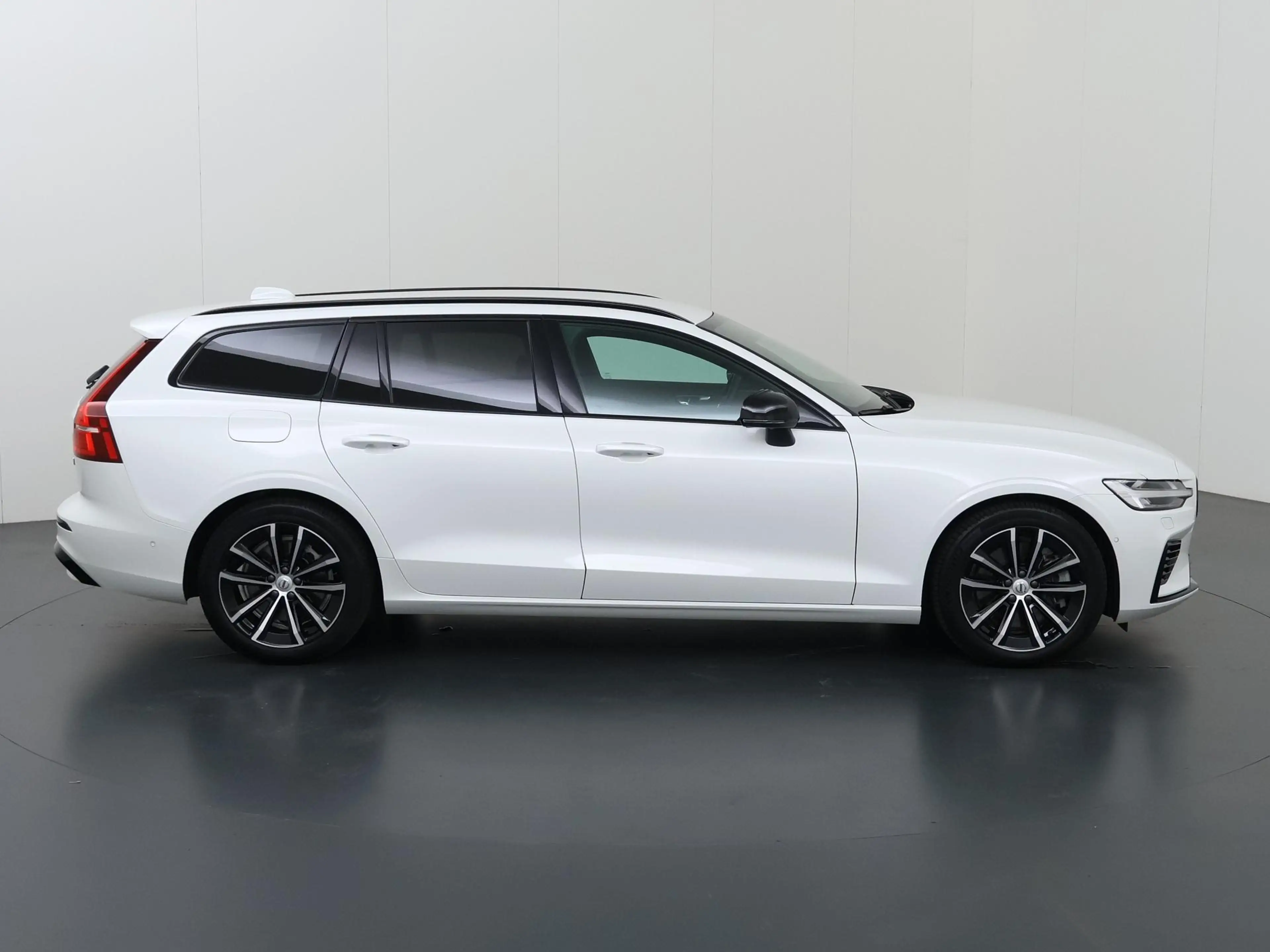 Volvo V60 2.0 T8 Plug-in hybrid AWD Plus Dark | Elektr. Trek — photo 6