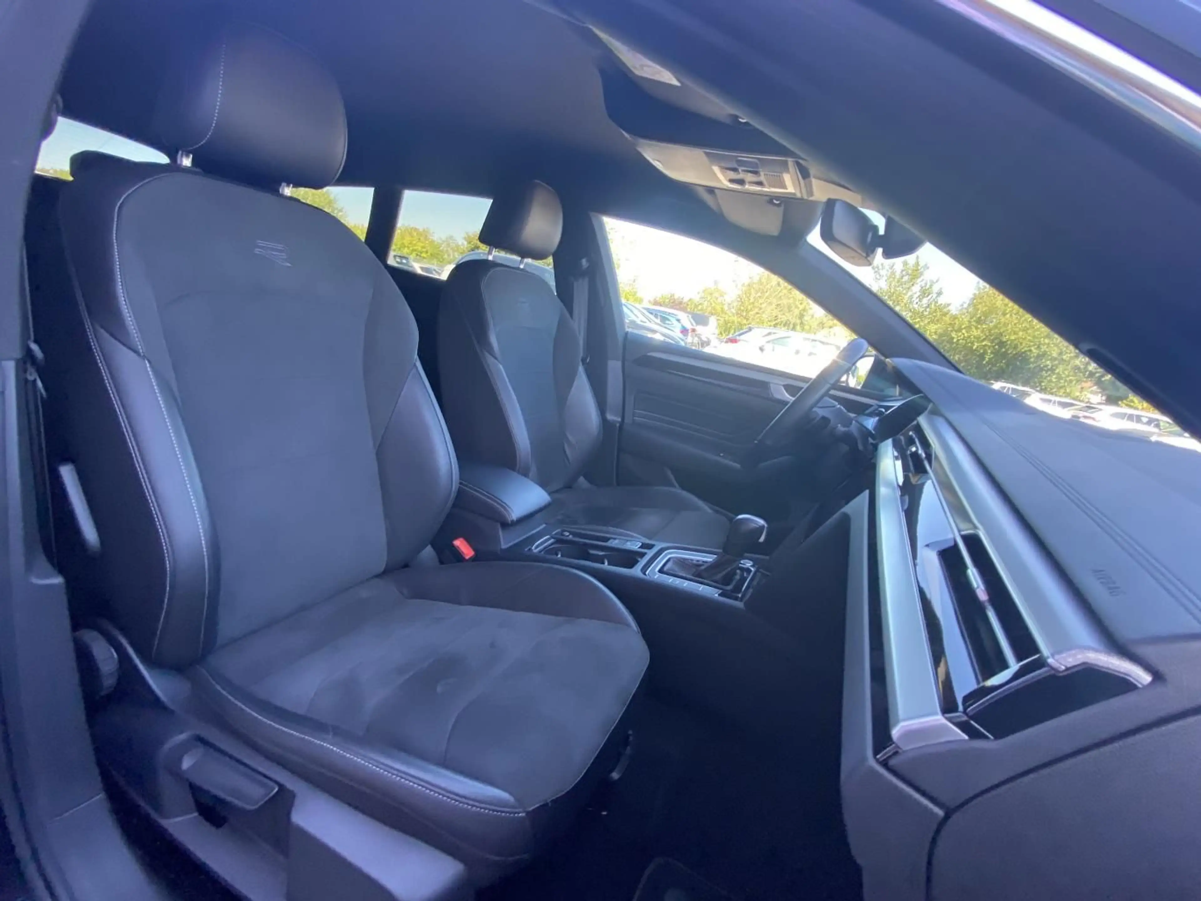 Volkswagen Arteon 2.0 TDI DSG R-LINE AHK+APP-CONNECT+IQ-LED — photo 11