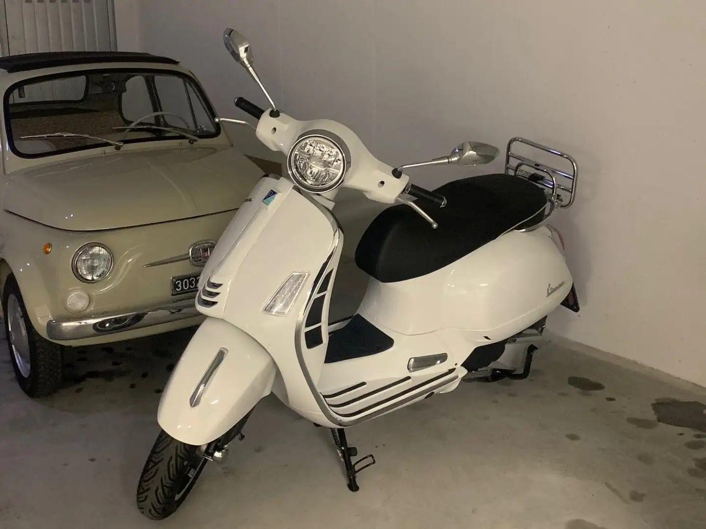 Vespa GTS Super 300 Super Alb - 2