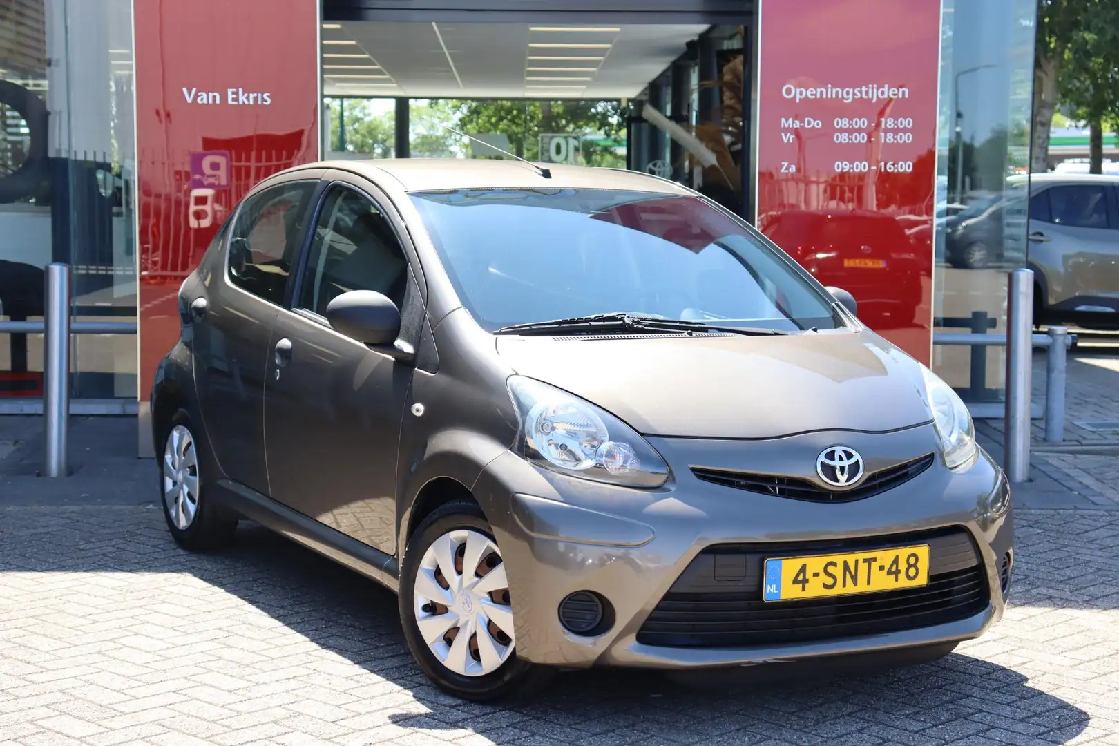 Toyota Aygo 1.0 VVT-i Now, Airco, veiligheidspakket Marrone - 2