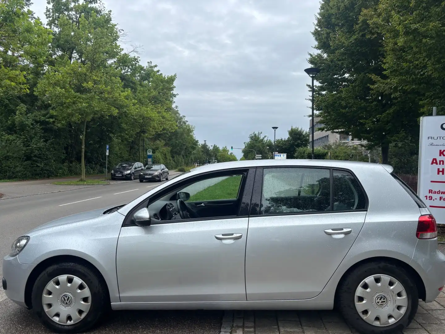 Volkswagen Golf VI Comfortline *TÜV+KD NEU* Plateado - 2