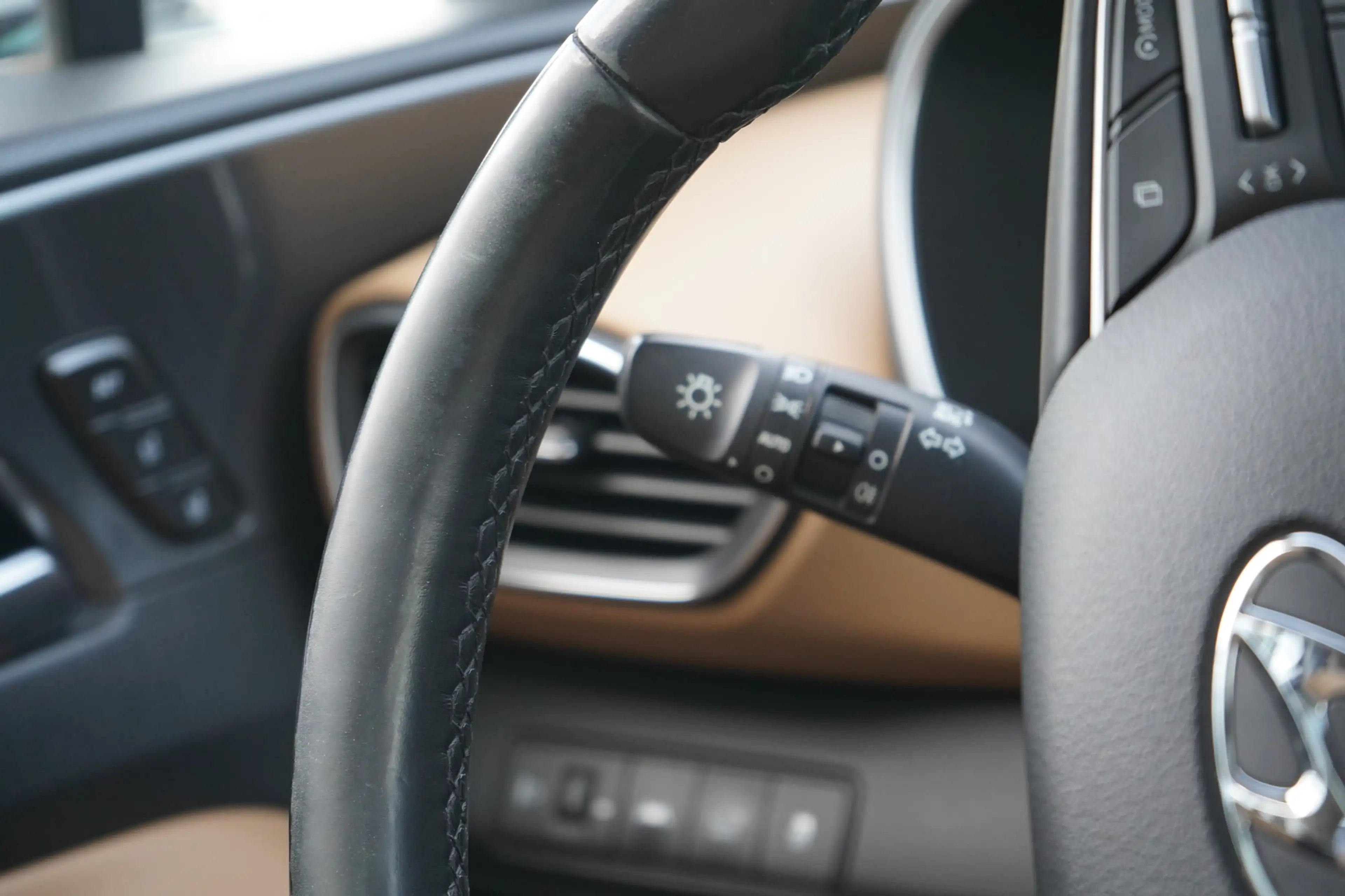 Hyundai SANTA FE 1.6 HEV 4WD LED Navi ACC Totwinkel 360° — photo 12