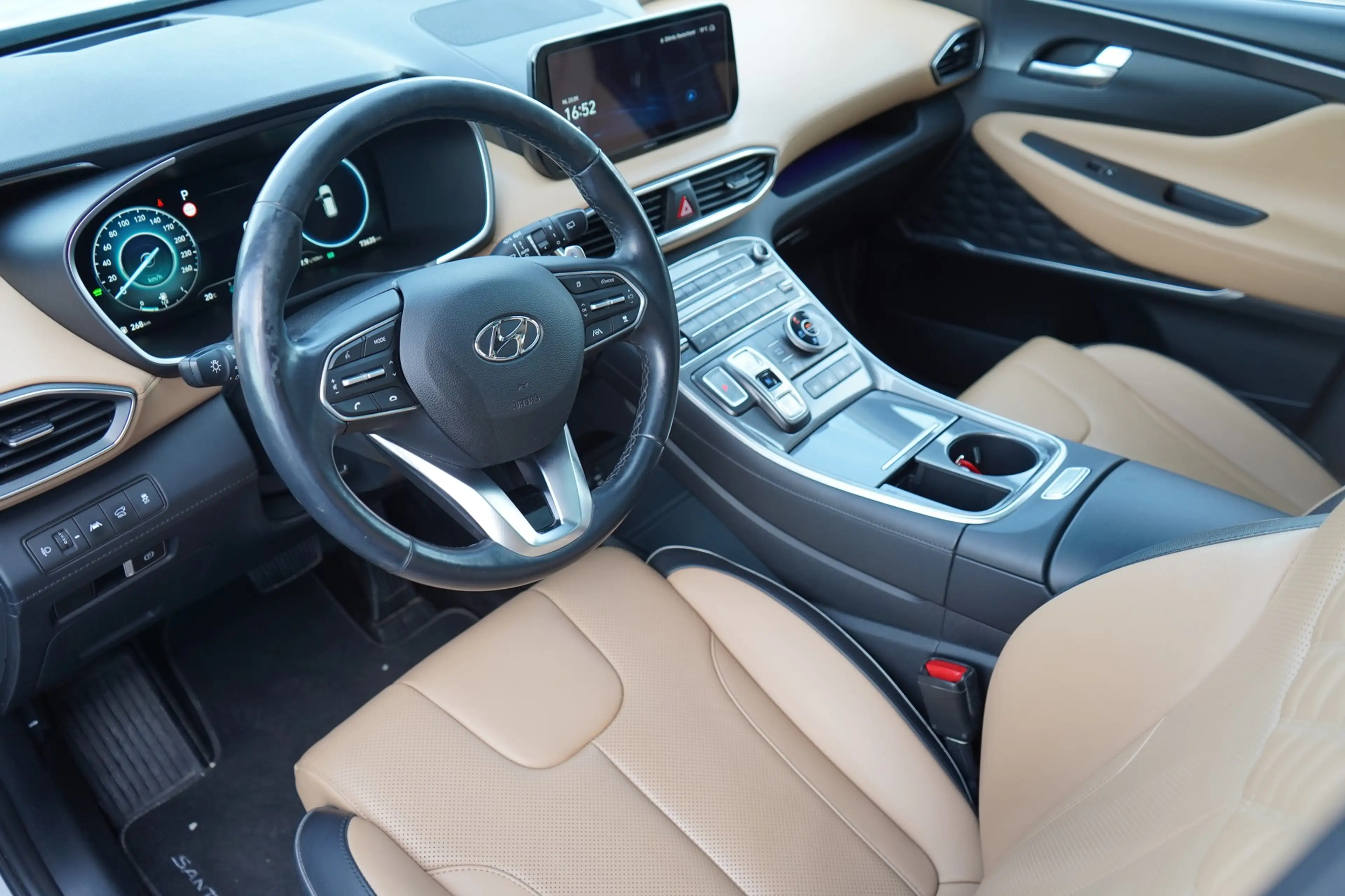 Hyundai SANTA FE 1.6 HEV 4WD LED Navi ACC Totwinkel 360° — photo 7