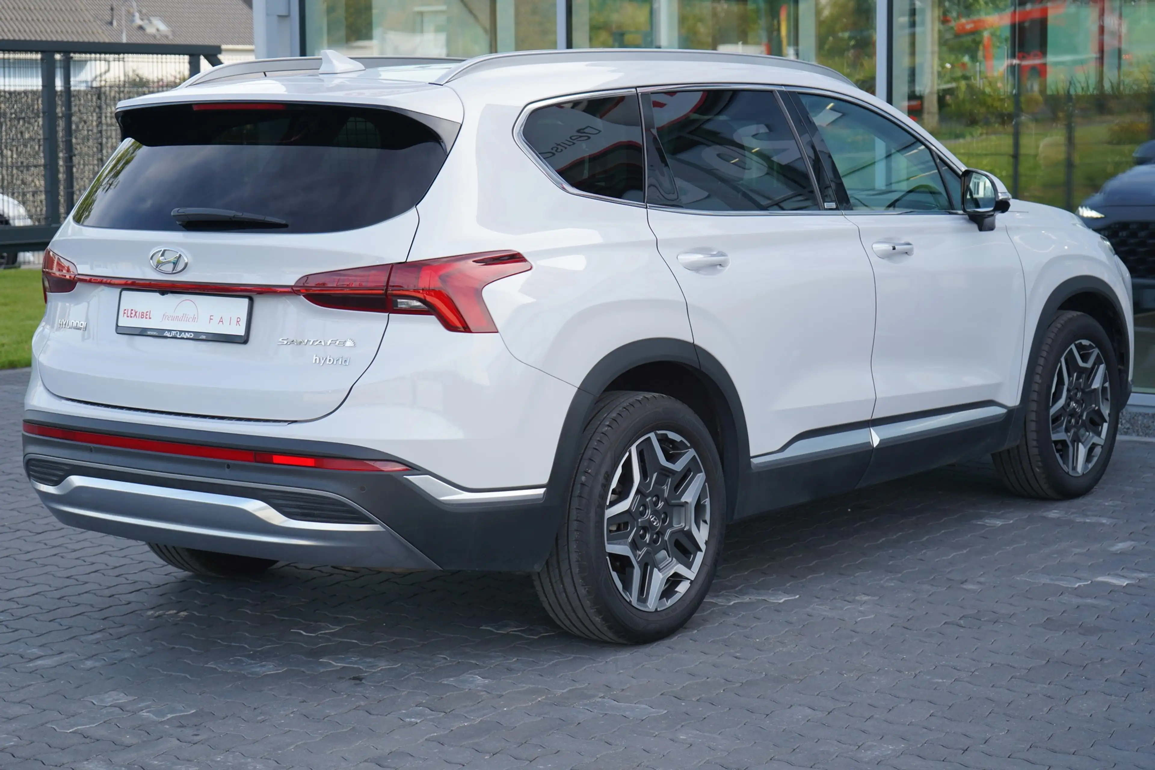 Hyundai SANTA FE 1.6 HEV 4WD LED Navi ACC Totwinkel 360° — photo 4