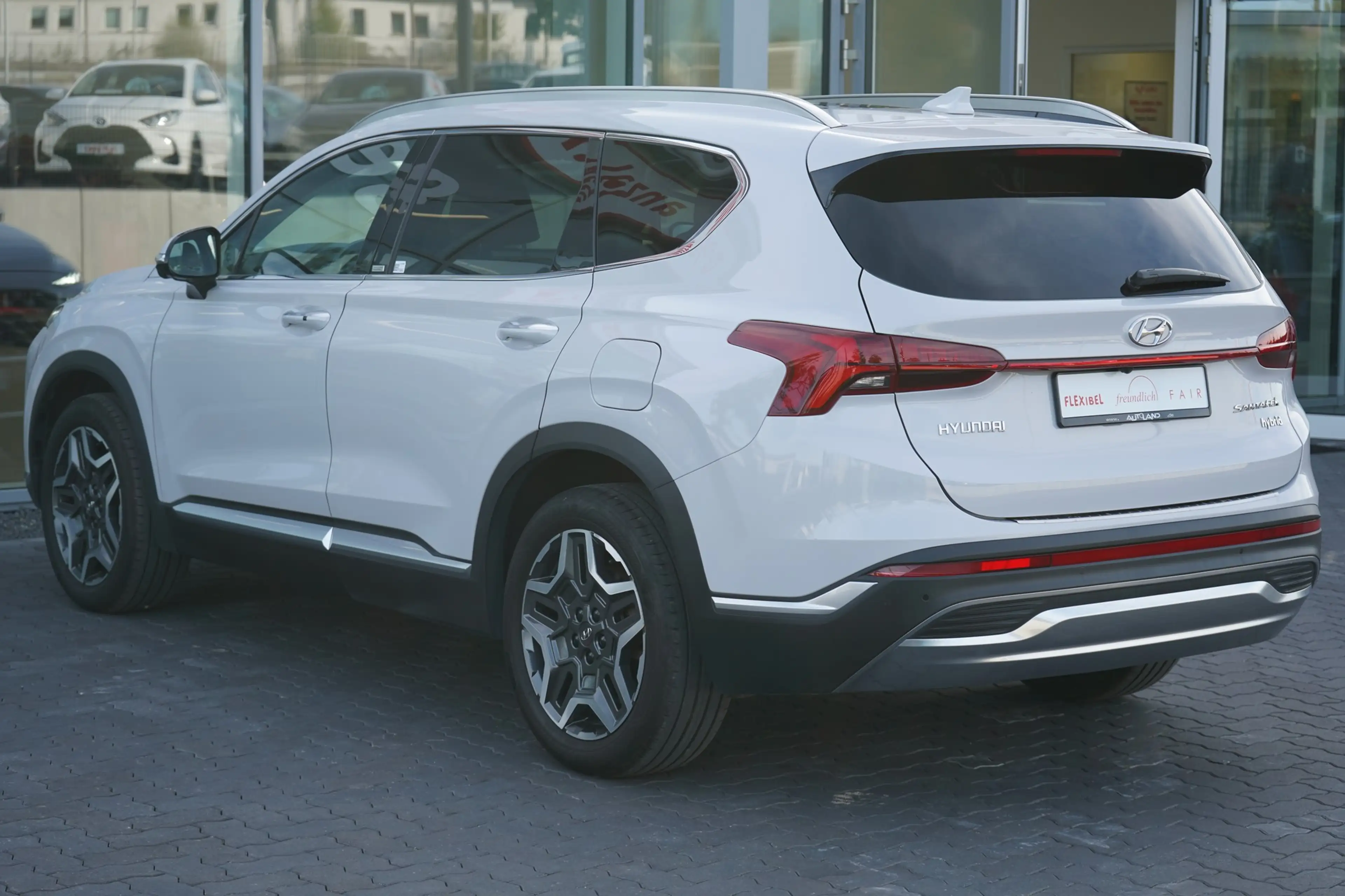 Hyundai SANTA FE 1.6 HEV 4WD LED Navi ACC Totwinkel 360° — photo 2