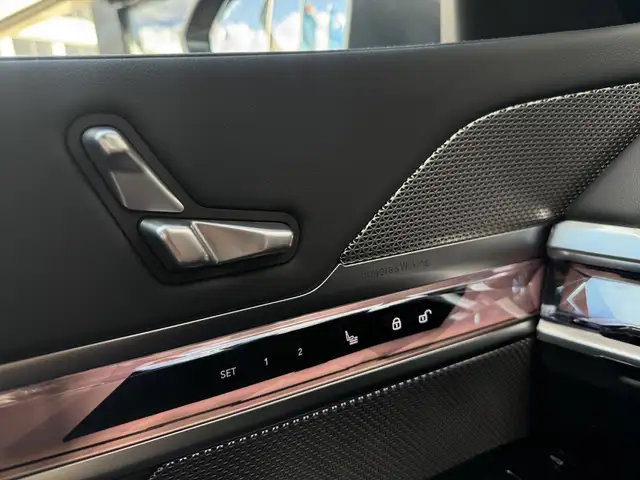 BMW 7 Series view 20