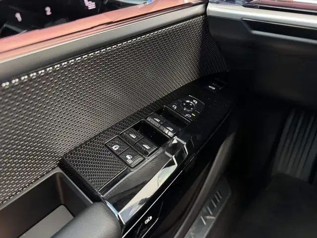BMW 7 Series view 21