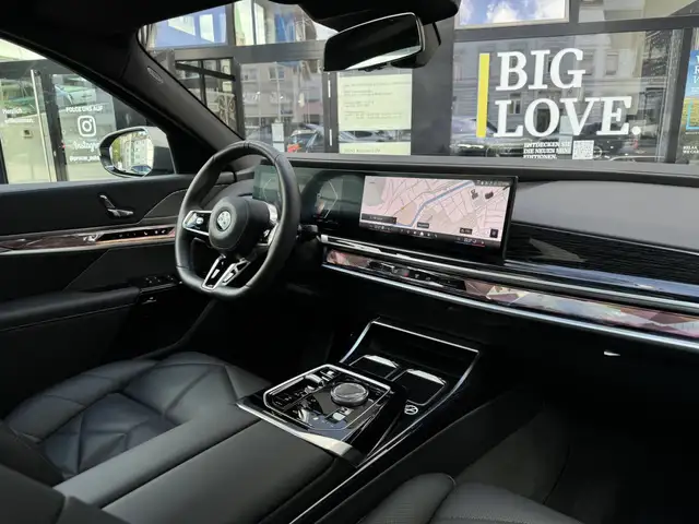 BMW M view 8