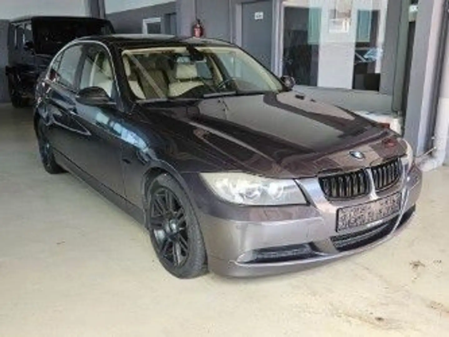 BMW 330 Baureihe 3 Lim. 330i xDrive+Heckrollo+Memory Grey - 1