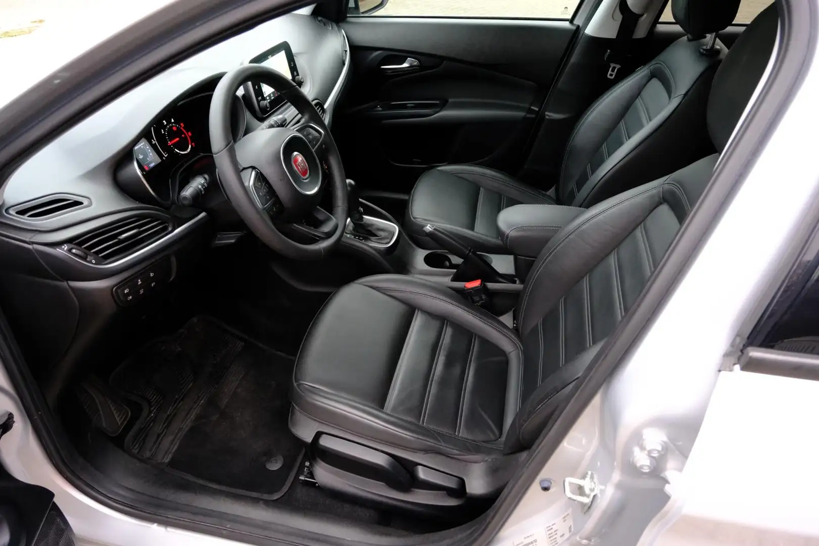 Fiat Tipo 1.6 MultiJet 16v Business Lusso Aut. 1e eigenaar|L Gris - 2