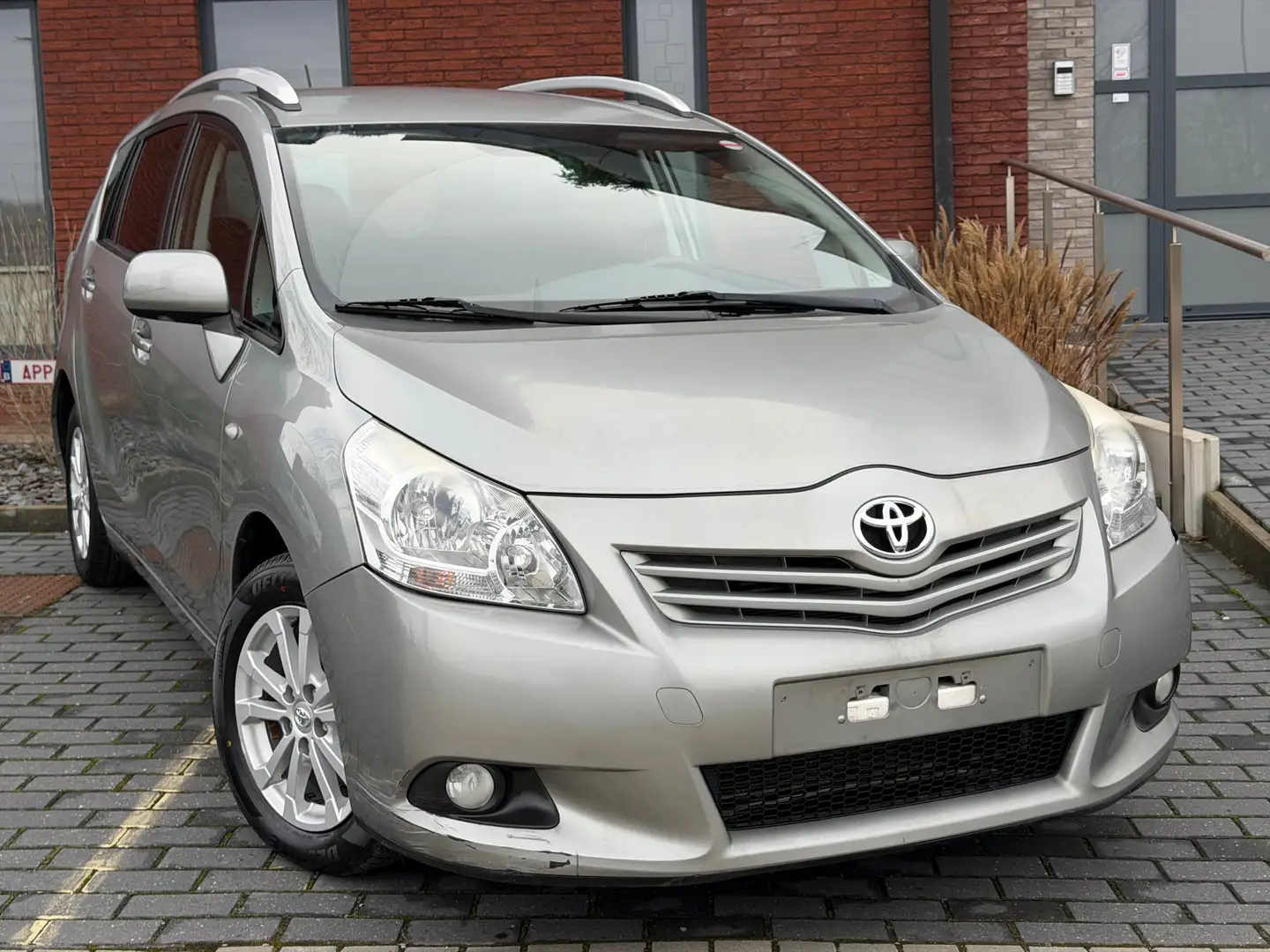 Toyota Verso ( 65.053Km ) 7 Places ( 1er propriétaire ) 2.0D Šedá - 1